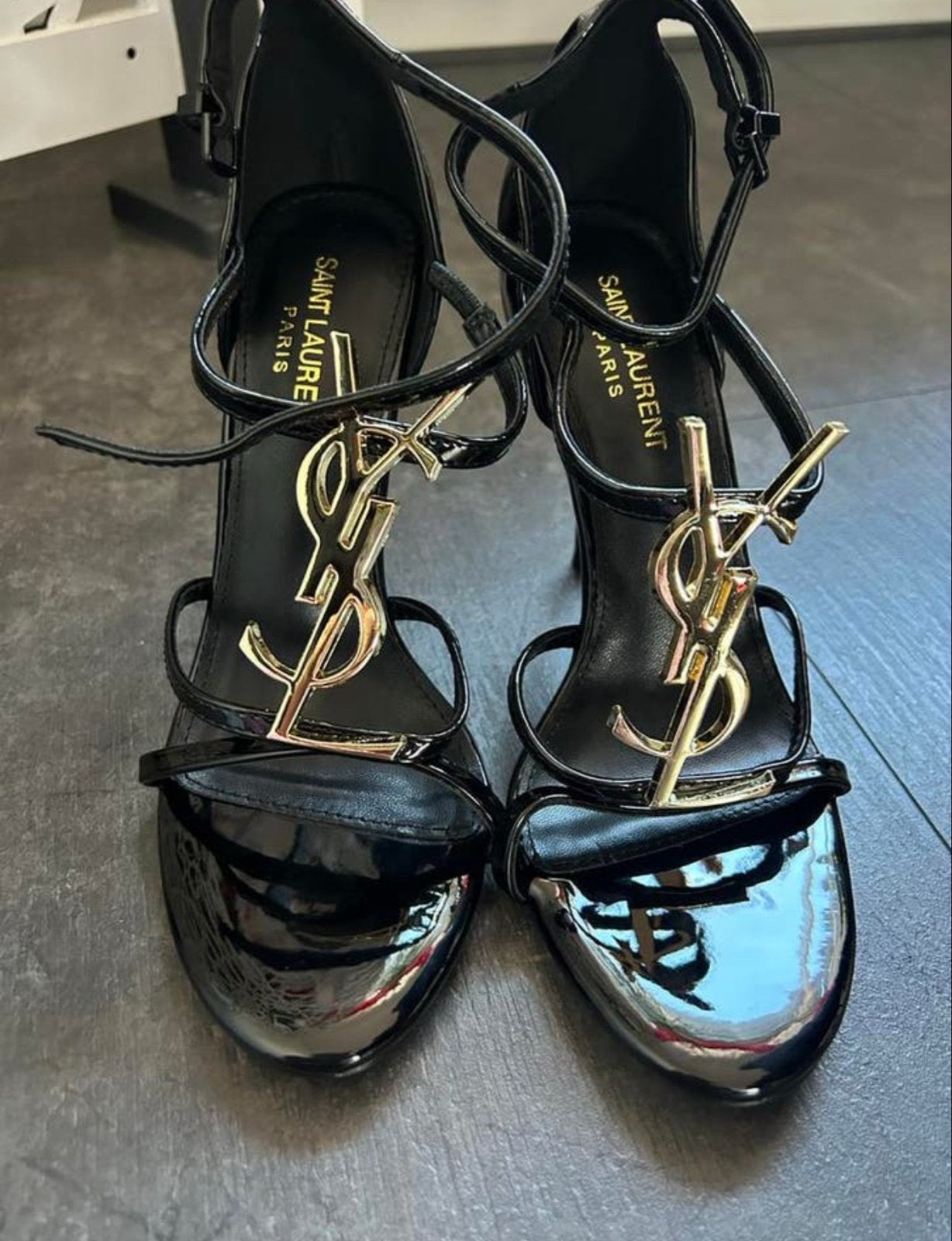 Saint Laurent Tribute Sandalen Zwart Lakleer, Kleding | Dames, Ophalen of Verzenden, Zo goed als nieuw, Zwart, Schoenen met hoge hakken