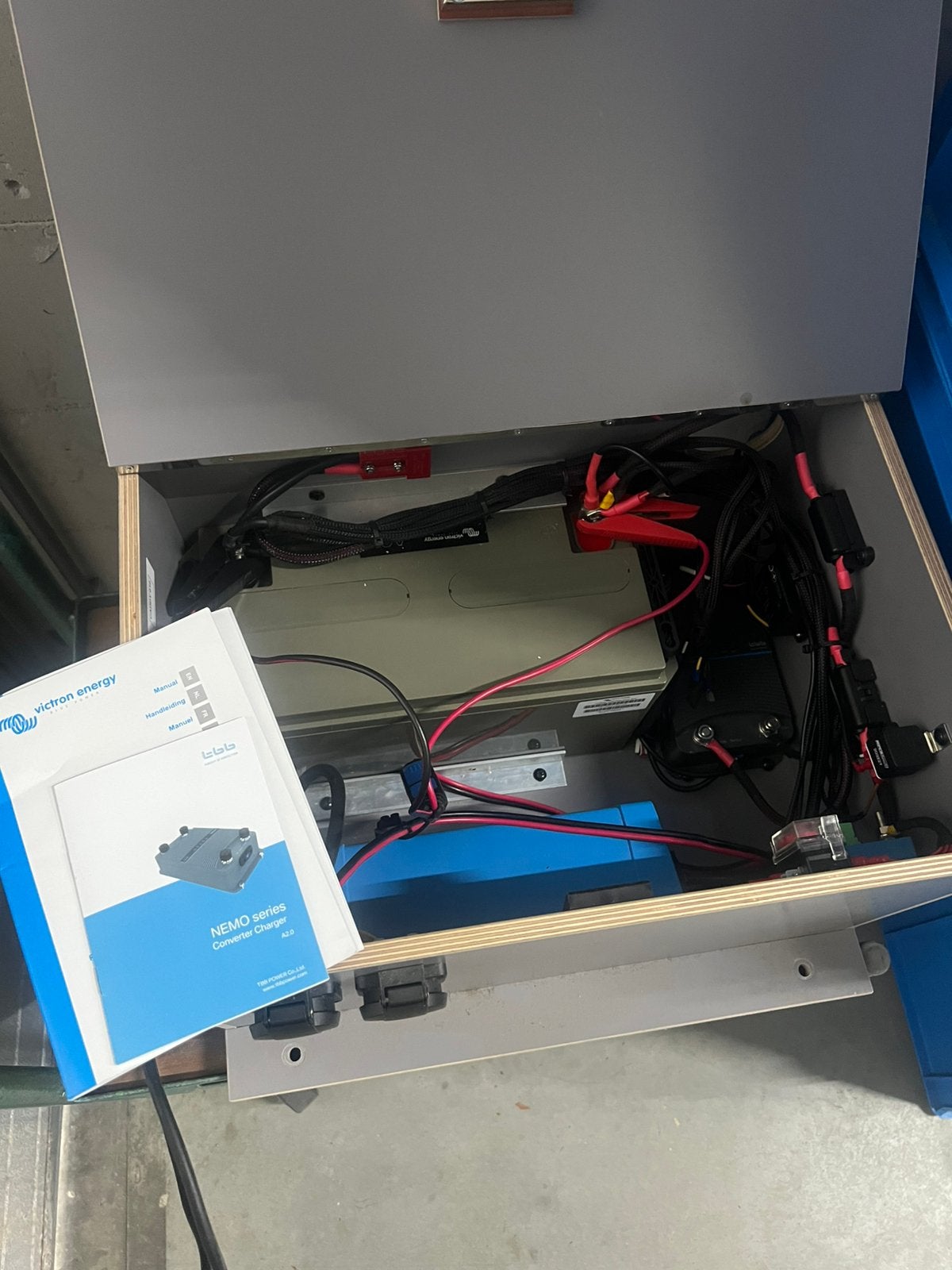 Complete kist met omvormer, accu, acculader e.d, Ophalen, Gebruikt