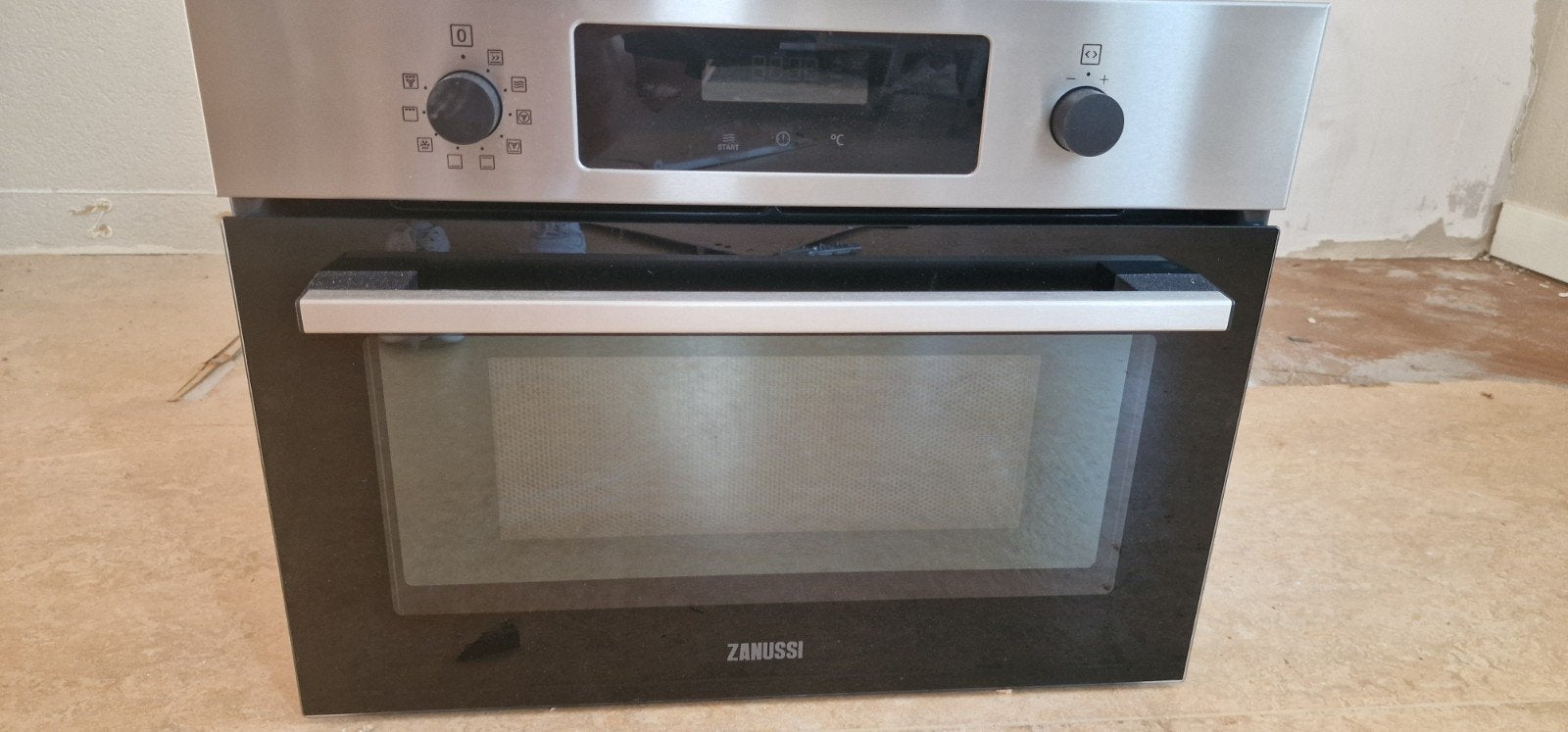 Zanussi ZVEKM6X2 inbouw Combi Magnetron Oven - 2 jaar oud, Ophalen, Zanussi, Inbouw, Hete lucht