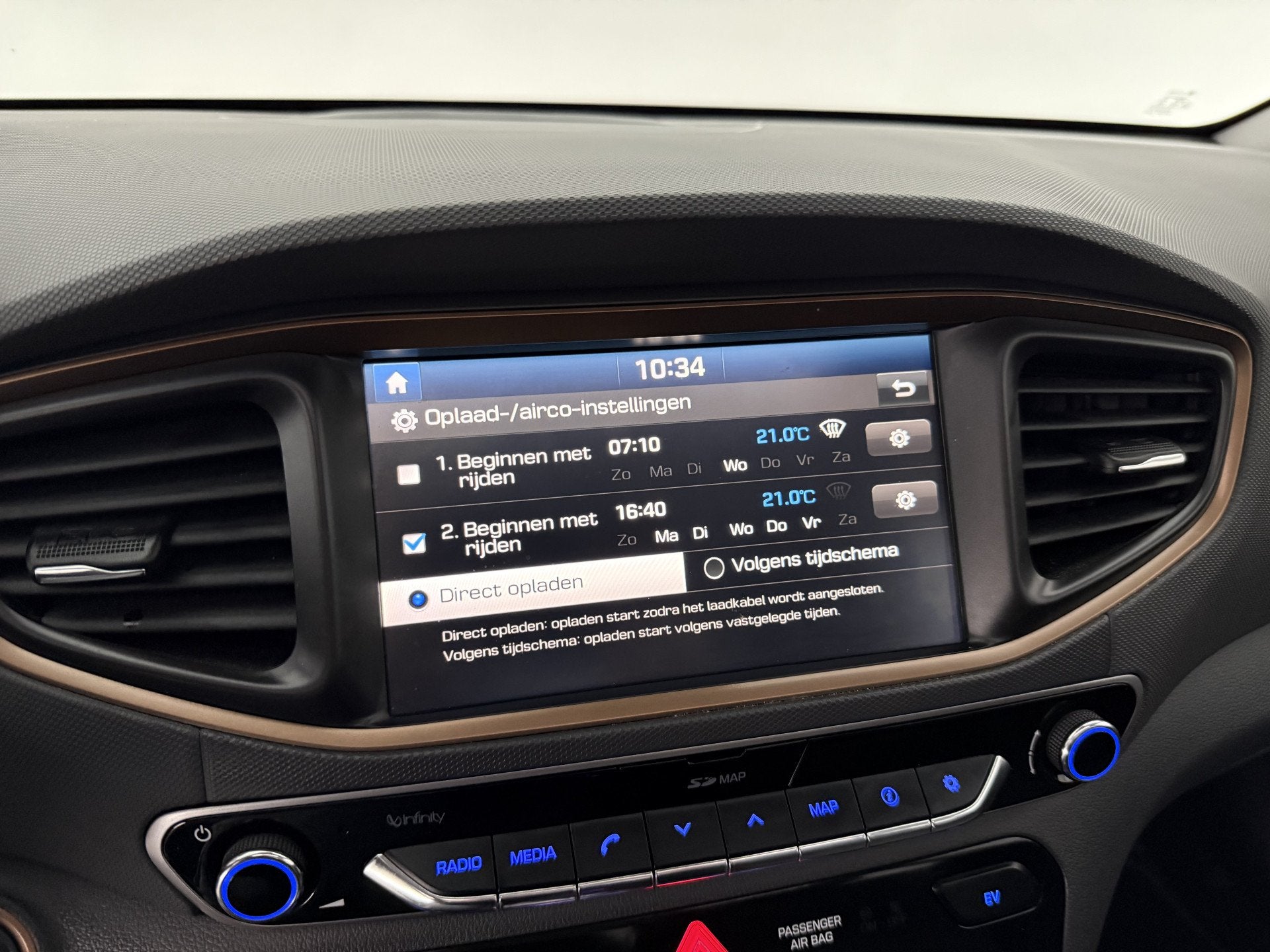 Foto 24 van Hyundai IONIQ Premium EV | Snelladen | SOH 87% | Pano | Stoe