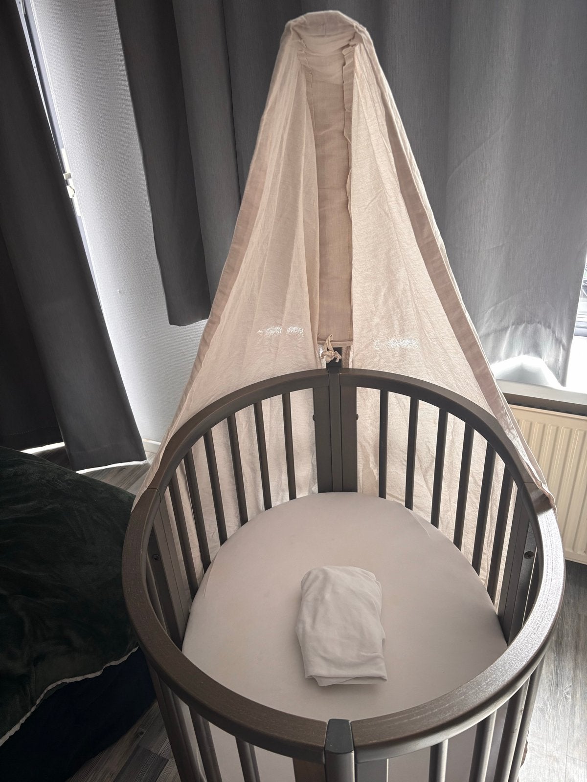 Stokke Sleepi Mini Wieg met hemeltje, Kinderen en Baby's, Babywiegjes en Ledikanten, Ophalen, Zo goed als nieuw, Wieg