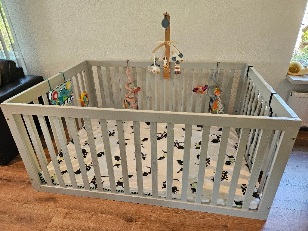 Grondbox incl. speelgoed, muziekmobiel, tas en boxmatras, Kinderen en Baby's, Boxen, Zo goed als nieuw, Rechthoekig, Boxkleed