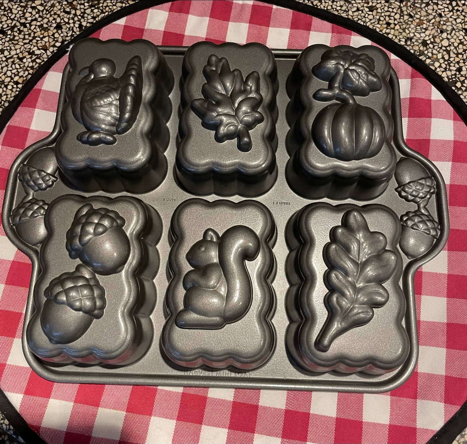 Nordic Ware Bakvorm herfst thema, Overige typen, Ophalen of Verzenden, Zo goed als nieuw, Metaal