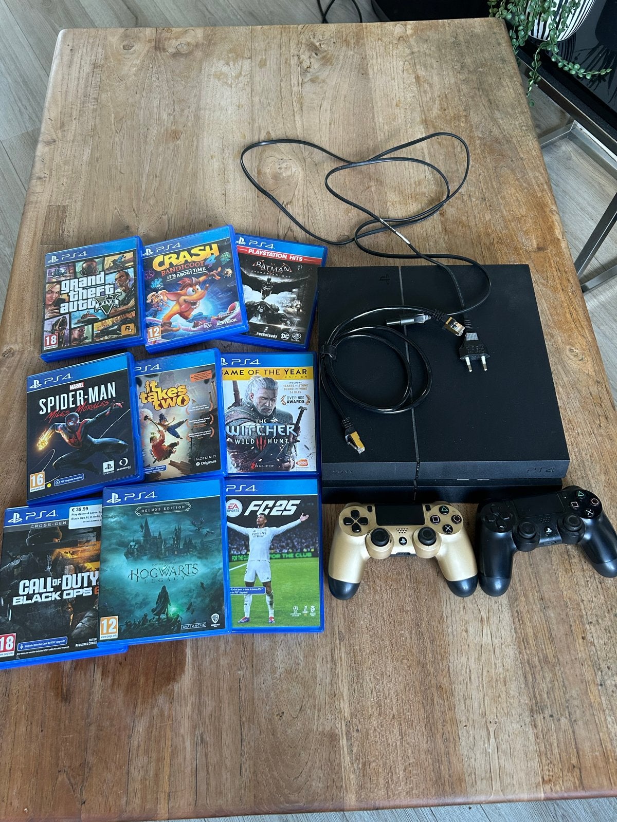 PS4 Slim 1TB met 2 controllers alle kabels en evt. games, Spelcomputers en Games, Spelcomputers | Sony PlayStation 4, Ophalen
