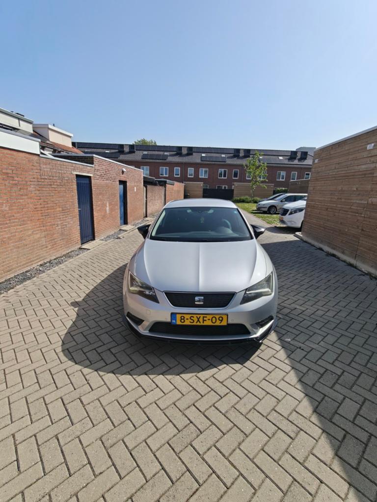 Seat Leon 1.6 TDI 81KW/110PK 2014 Grijs, Voorwielaandrijving, 1160 kg, Zwart, 4 cilinders