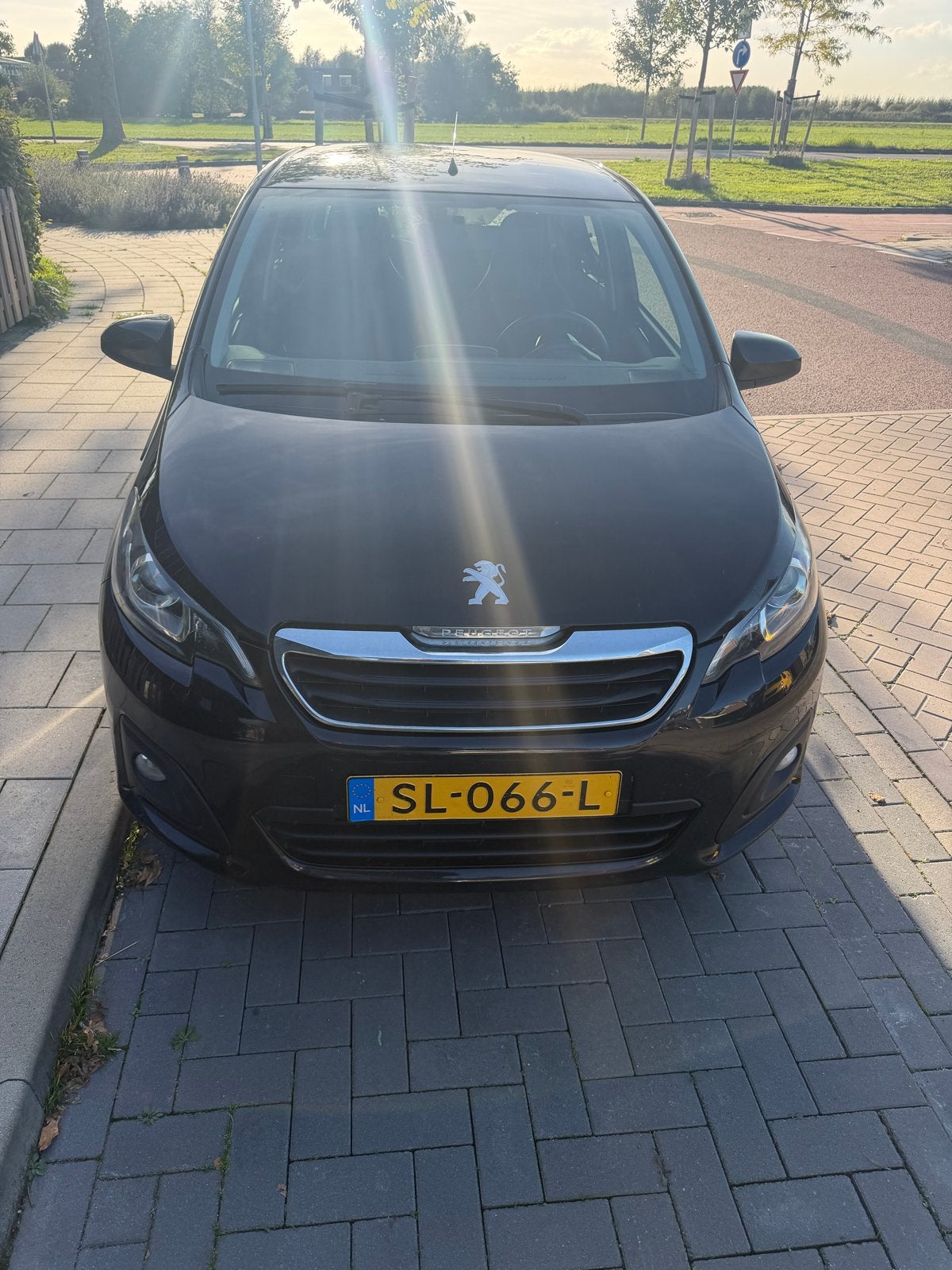 Peugeot 108 1.0 12V E-vti 51KW 5DR 2018 Zwart, Auto's, Voorwielaandrijving, 4 stoelen, Zwart, Origineel Nederlands