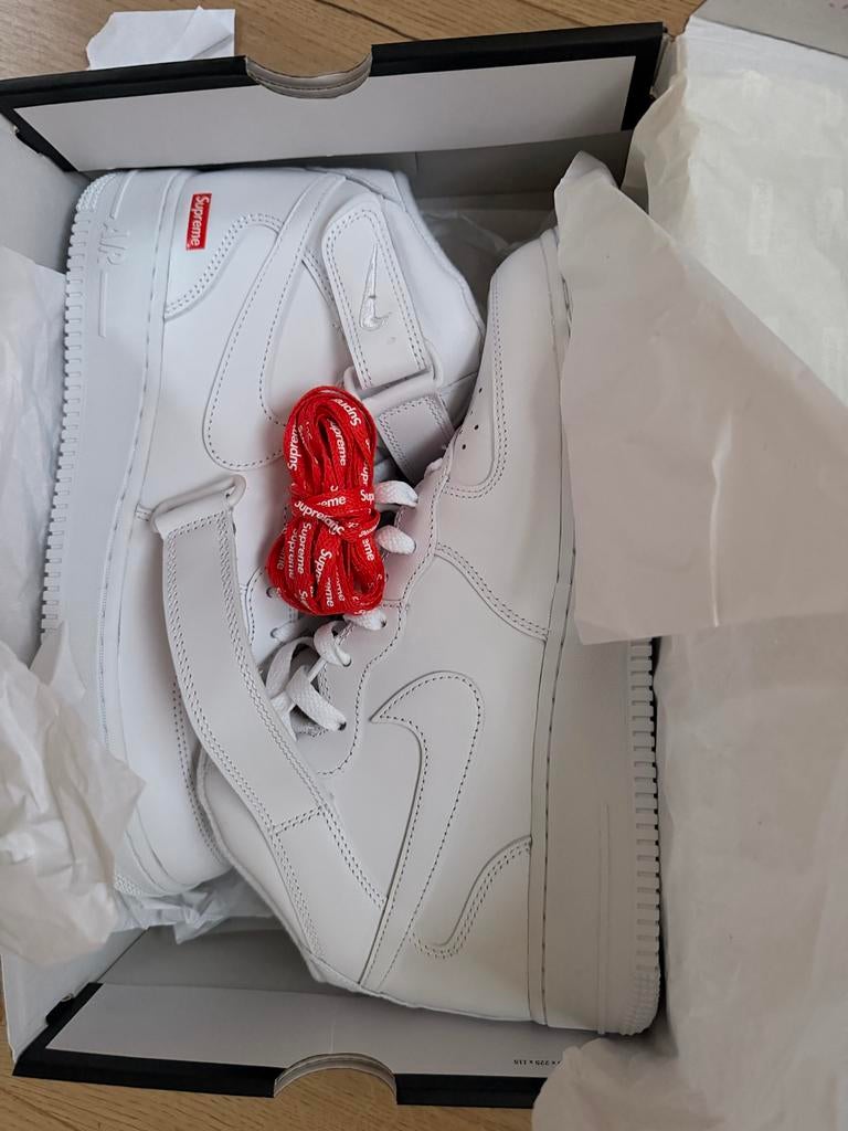 Nike Air Force 1 Low Supreme White - Maat 43, Kleding | Heren, Schoenen, Ophalen of Verzenden, Nieuw, Wit, Sneakers of Gympen