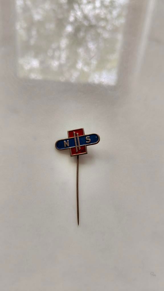 Vintage NS Speldje - Nederlandse Spoorwegen Pin, Ophalen of Verzenden, Gebruikt, Transport, Speldje of Pin