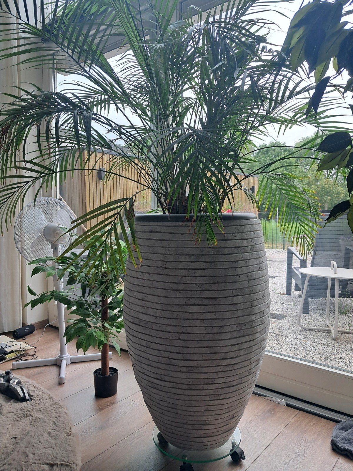 Grote bloempot, Rond, Ophalen of Verzenden, Zo goed als nieuw, Minder dan 25 cm
