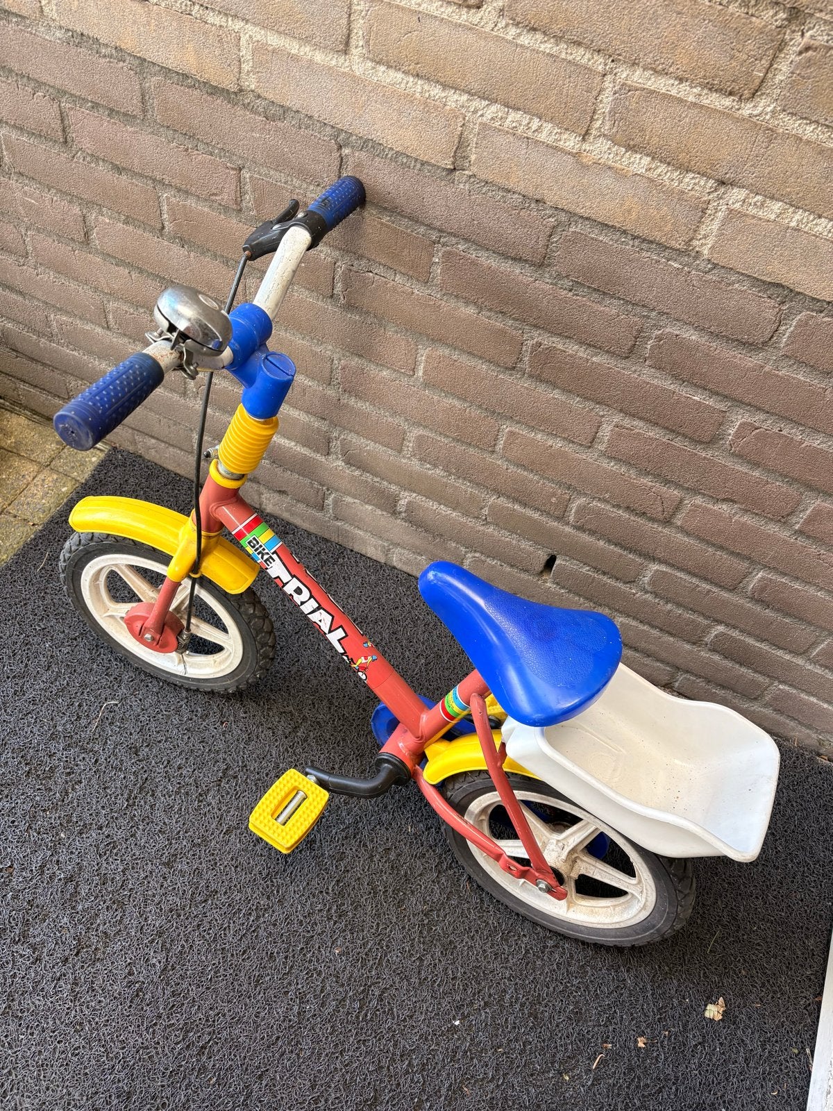Kinderfiets Bike Trial - Rood/Geel/Blauw, Ophalen, Gebruikt, Terugtraprem, Minder dan 16 inch