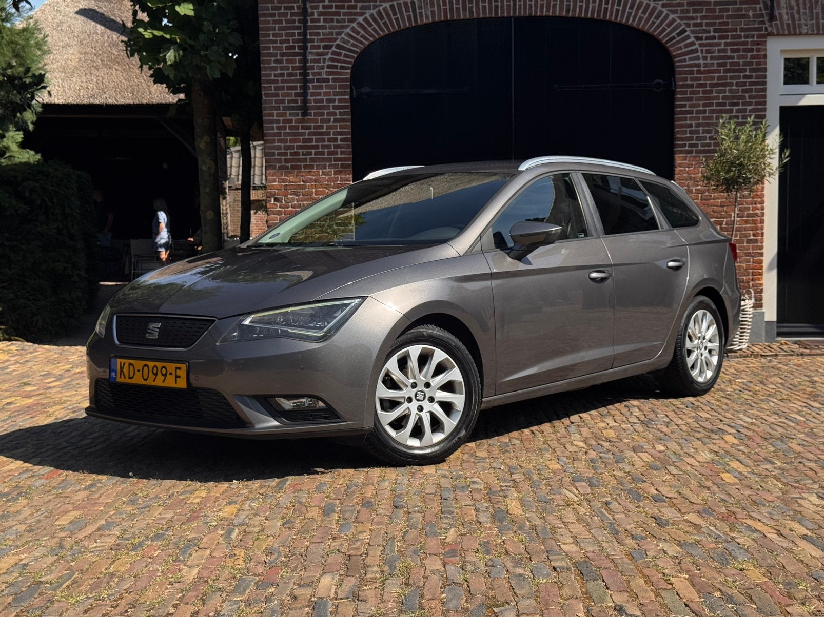 Seat Leon 1.0 ecoTSI Style | Trekhaak | Camera | Carplay, Voorwielaandrijving, Stof, Leon, 610 kg