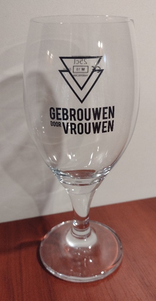 Gebrouwen Door Vrouwen Glas 25cl M18., Ophalen of Verzenden, Gebruikt, Glas of Glazen, Overige merken