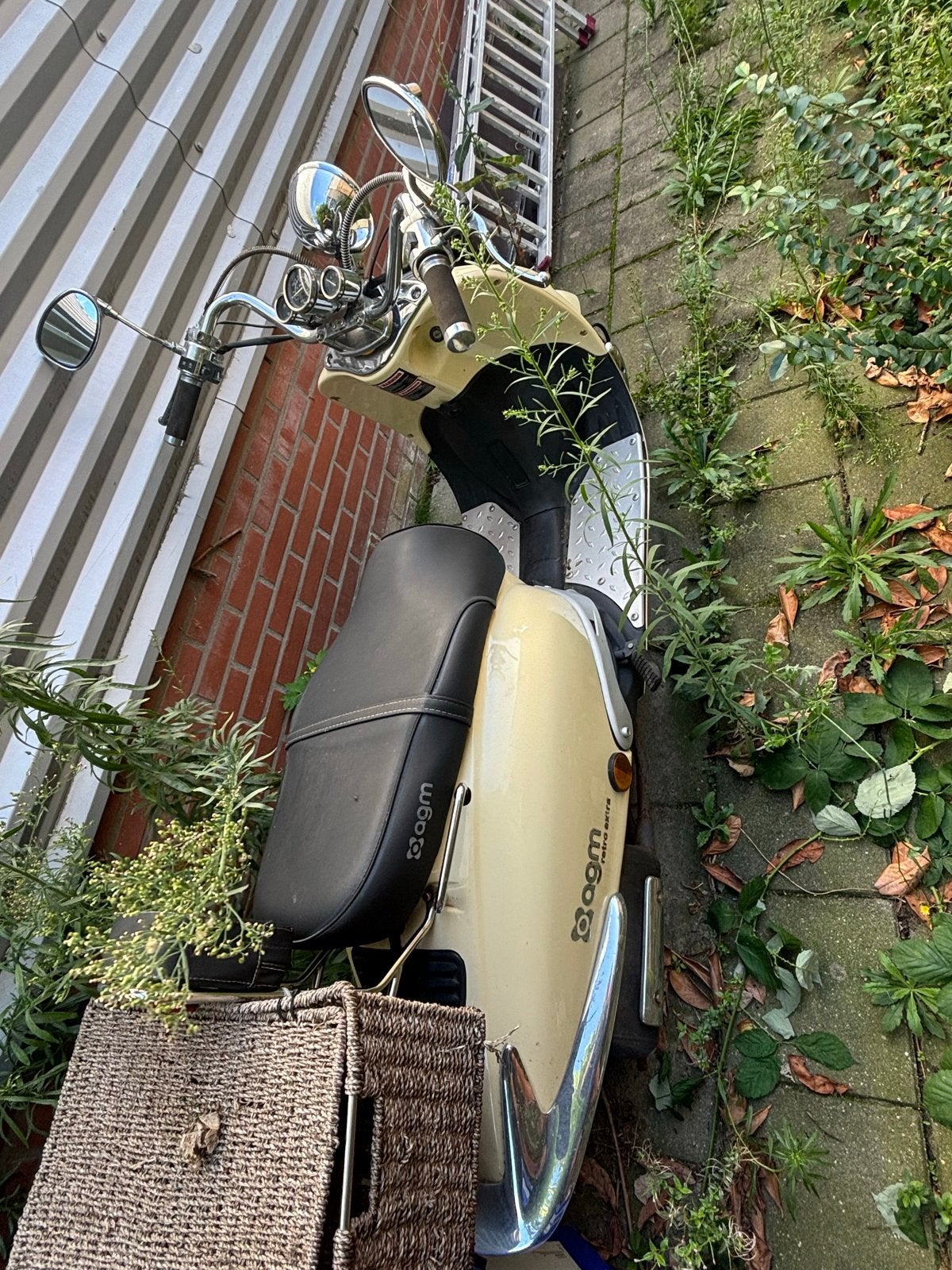 AGM Scooter - Klassiek model met mandje, Fietsen en Brommers, Snorfietsen en Snorscooters, Ophalen of Verzenden, Gebruikt, Benzine