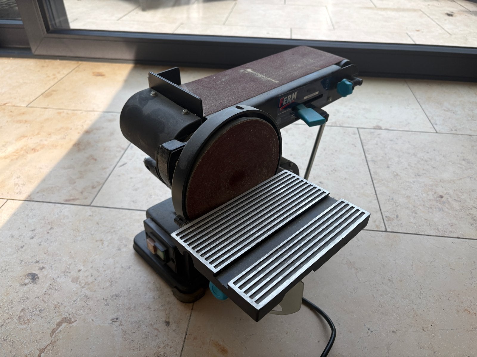 Ferm Bandschuurmachine met schijfschuurfunctie, Doe-het-zelf en Verbouw, Gereedschap | Schuurmachines, Ophalen, Gebruikt, Minder dan 600 watt