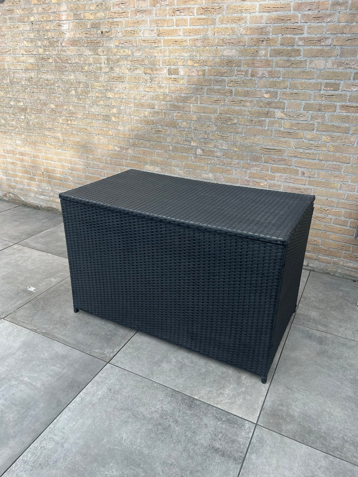 Ruime Zwarte Opbergkist voor Tuin of Balkon, Ophalen, 50 – 75, Kunststof, Gebruikt