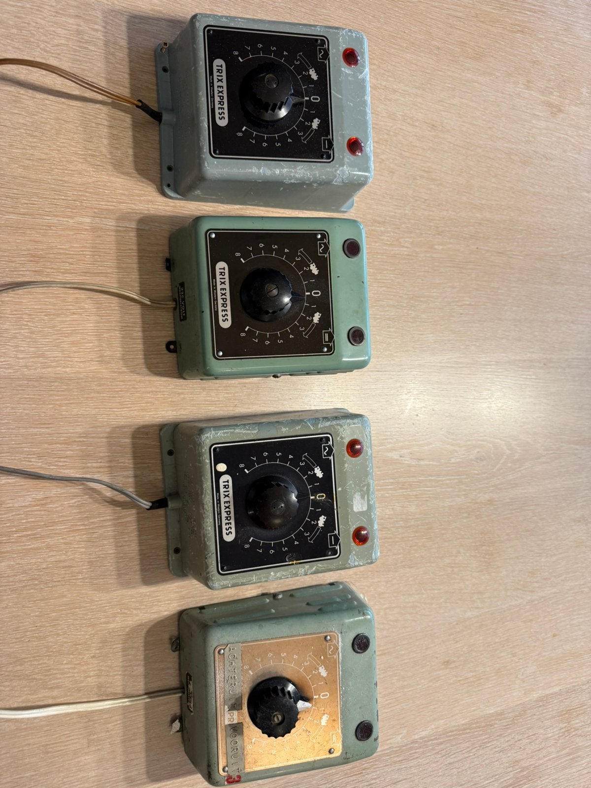 Trix Express trafo 4 stuks, Transformator of Voeding, Gelijkstroom, Trix, Ophalen of Verzenden