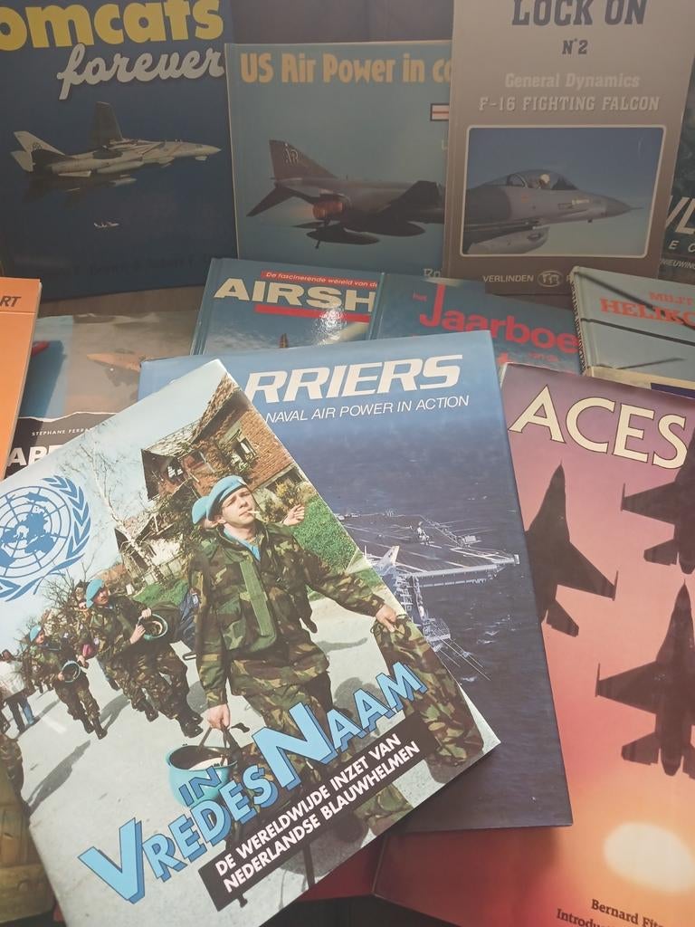 Mooie vliegtuigboeken, Ophalen of Verzenden, 1945 tot heden, Zo goed als nieuw, Luchtmacht