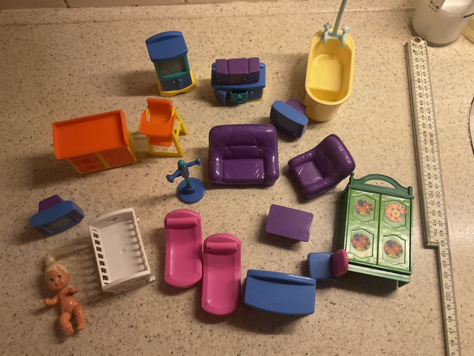 Diverse kleine plastic meubeltjes voor poppenhuis, Ophalen of Verzenden, Gebruikt, Poppenhuis