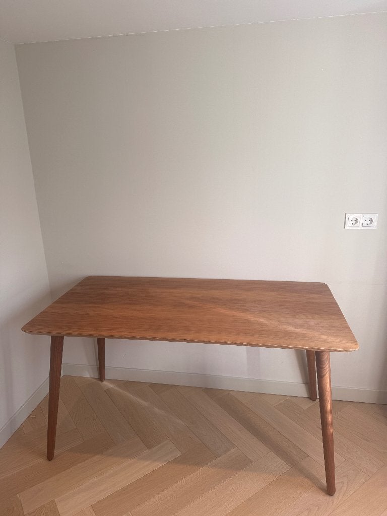 Tafel / Bureau Walnoot fineer  140 x 70 cm Wooden Amsterdam, Huis en Inrichting, Bureaus, Ophalen, Scandinavisch, Hout, Bruin