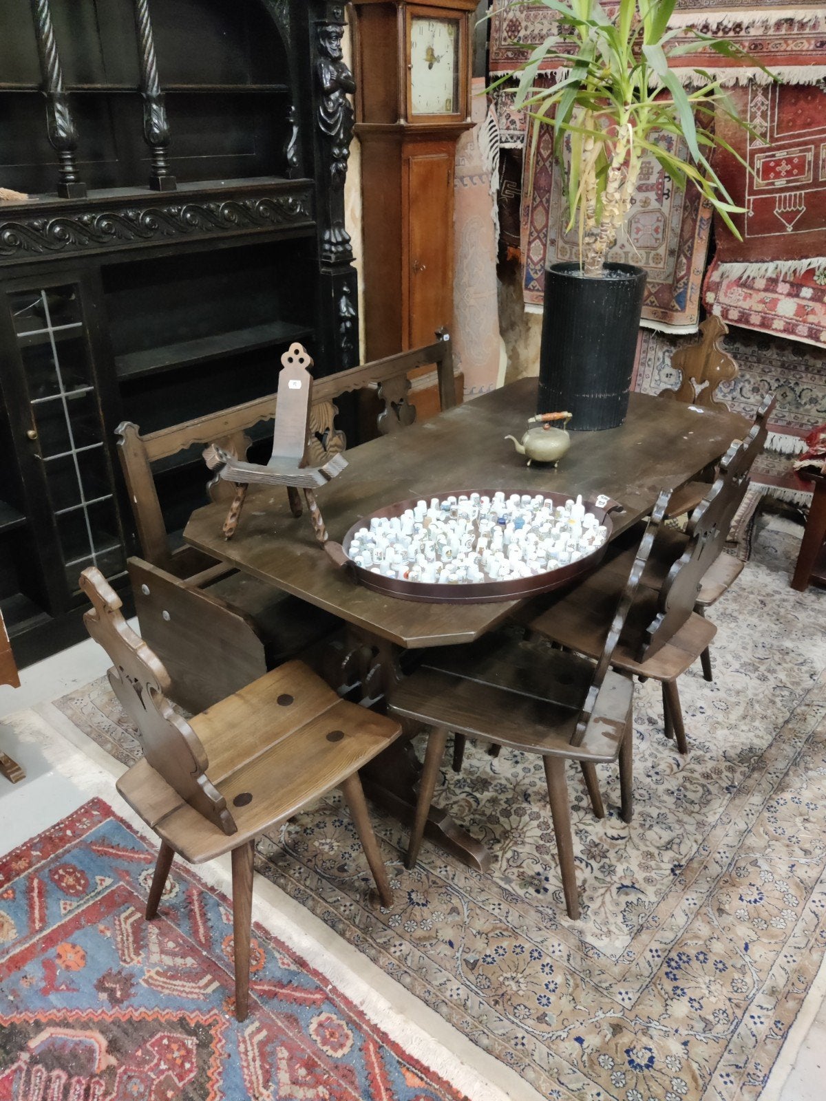 Tiroolse stijl eethoek: tafel, bankje en stoelen, Ophalen