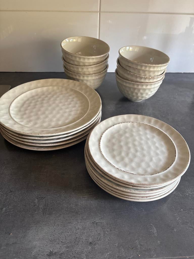 Rustieke serviesset – borden & kommen (crème met reliëf), Ophalen of Verzenden, Zo goed als nieuw, Bord(en), Overige stijlen