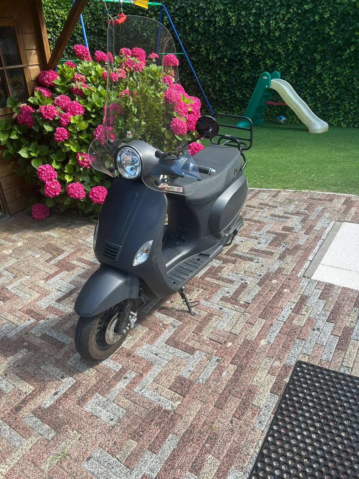 Mooie elektrische zwarte scooter, Ophalen, Zo goed als nieuw, Elektrisch, Overige merken