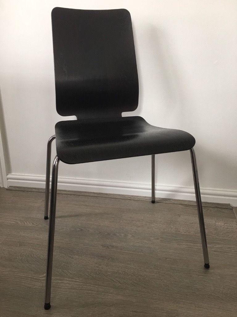Set van 2 stevige houten stoelen met stalen onderstel (Ikea), Huis en Inrichting, Stoelen, Ophalen, Gebruikt, Twee, Zwart