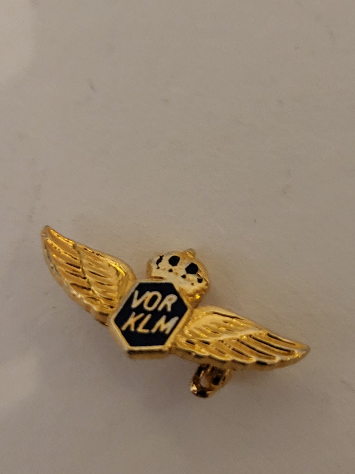 Emaille luchtvaart speldje KLM VOR, Verzamelen, Verzenden, Gebruikt, Transport, Speldje of Pin