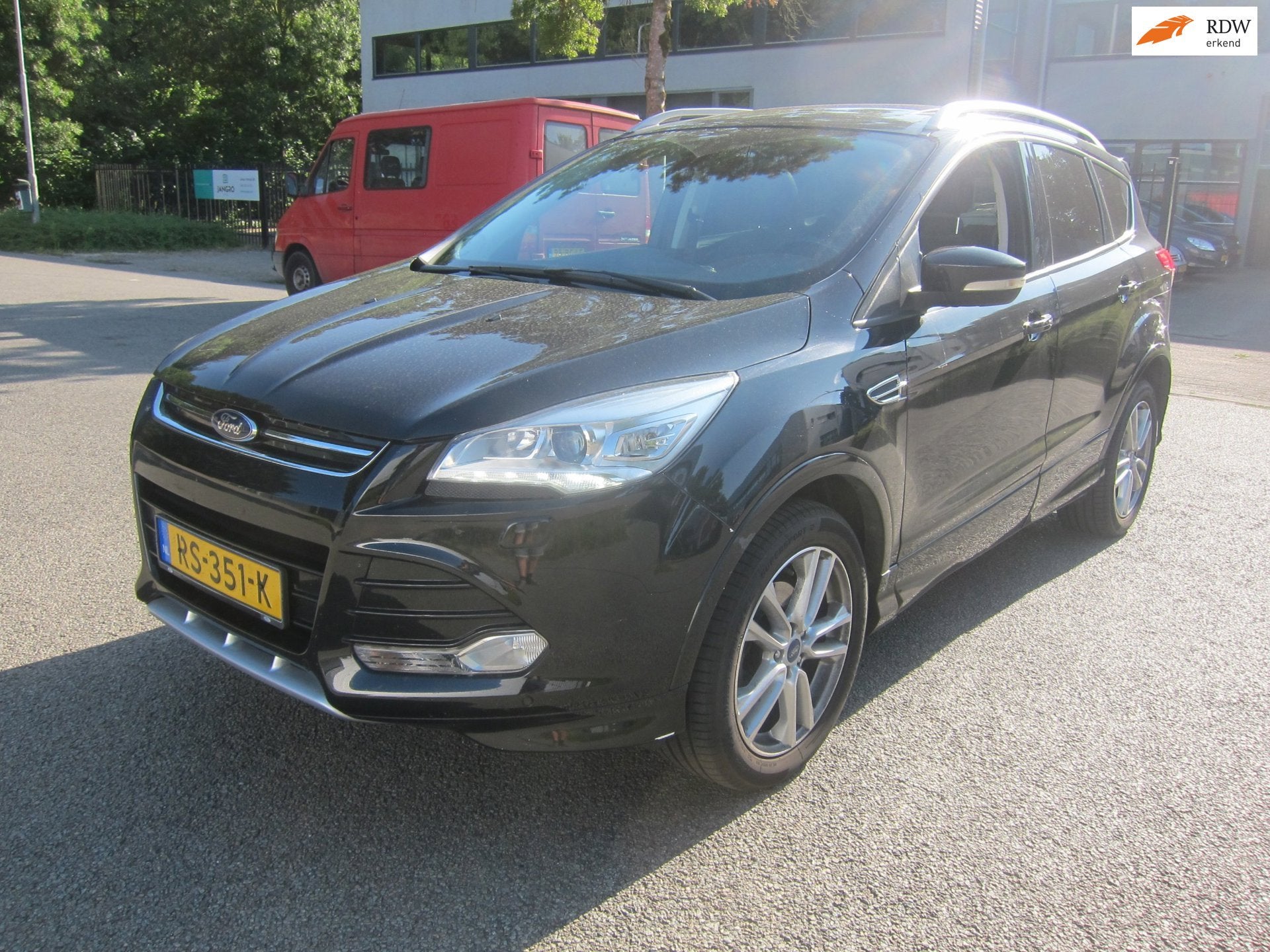 Ford Kuga 1.5 Titanium EXPORT! PANO ROOF CAMERA XENON!, Auto's, Dealer onderhouden, 4 cilinders, Leder en Stof, Bedrijf