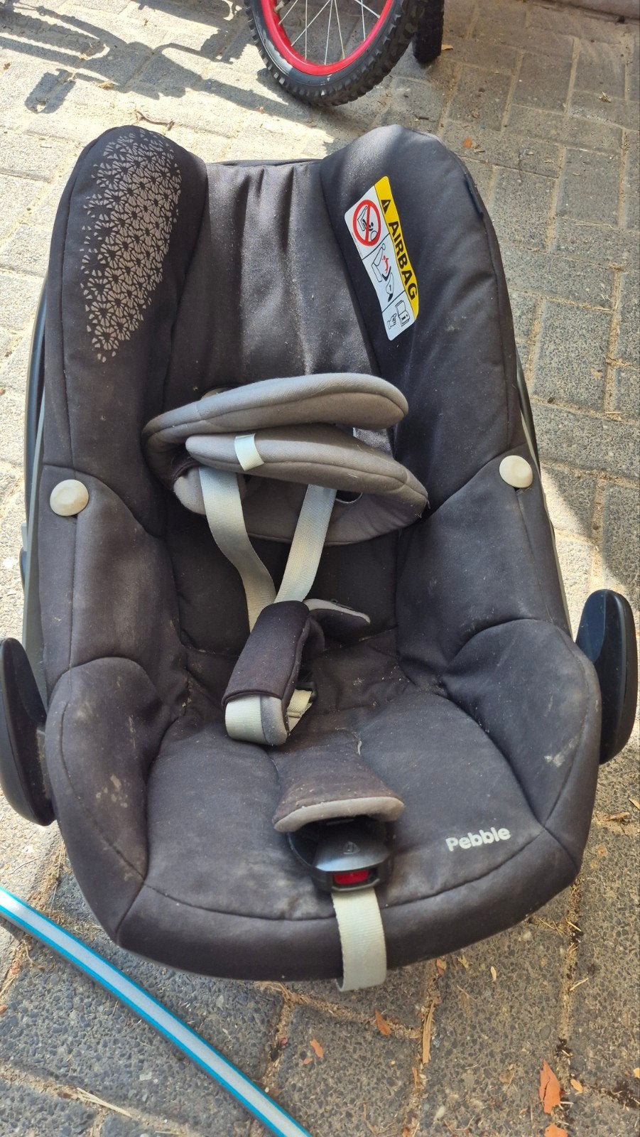 Maxi-Cosi Pebble autostoel - dient schoongemaakt te worden, Ophalen, 0 t/m 13 kg, Maxi-Cosi, Gebruikt