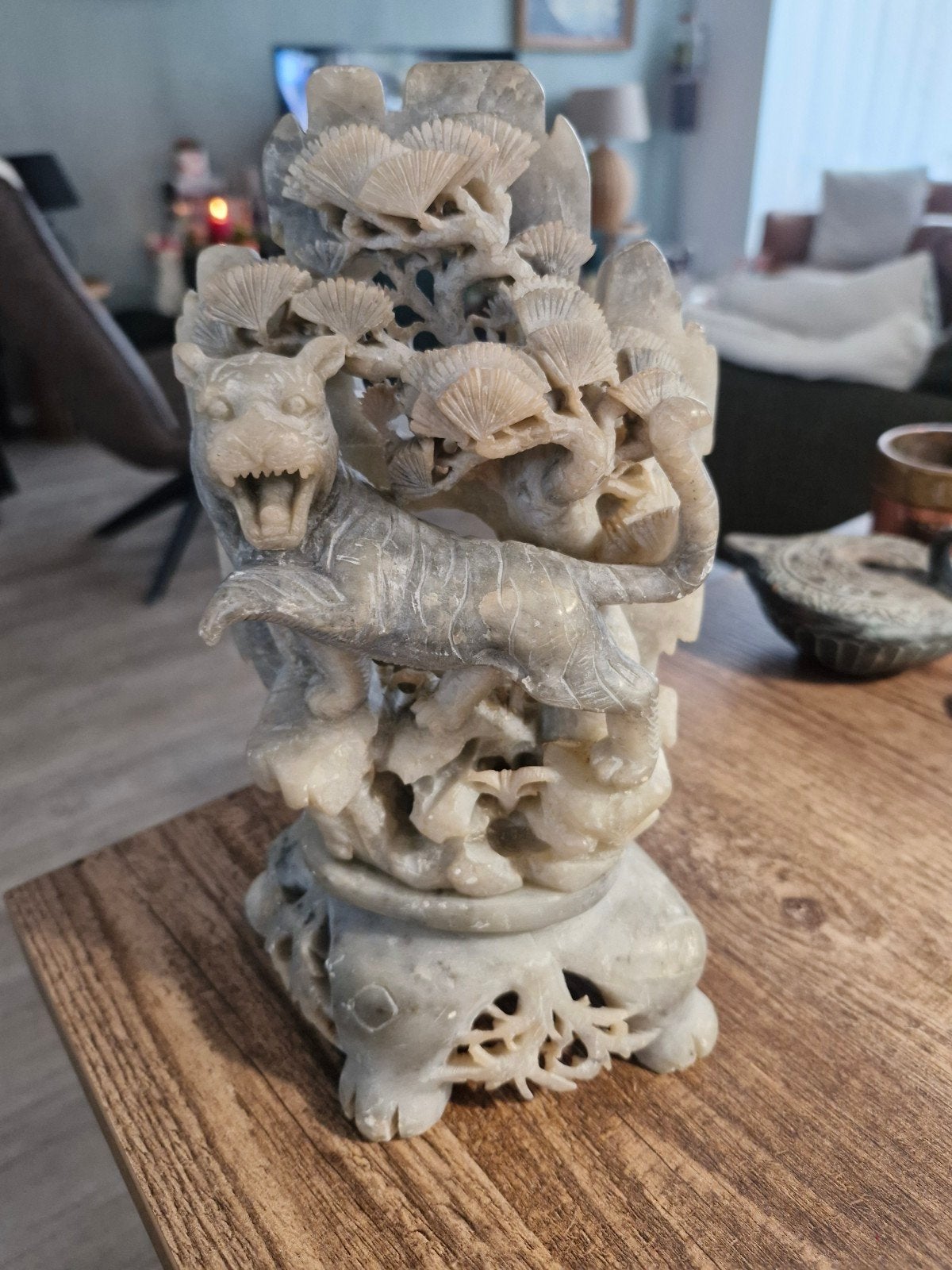 Chinees Spekstenen beeld met Tijger, Ophalen of Verzenden, Gebruikt, Steen, Dierenbeeld