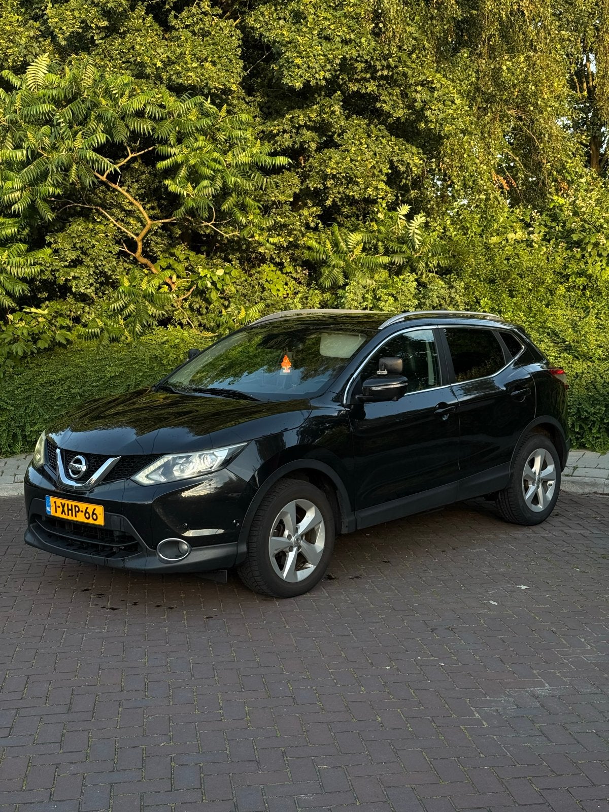 Nissan Qashqai 1.5 DCI 81KW 2WD pano 2014 Zwart, Auto's, Voorwielaandrijving, 4 cilinders, Particulier, Qashqai