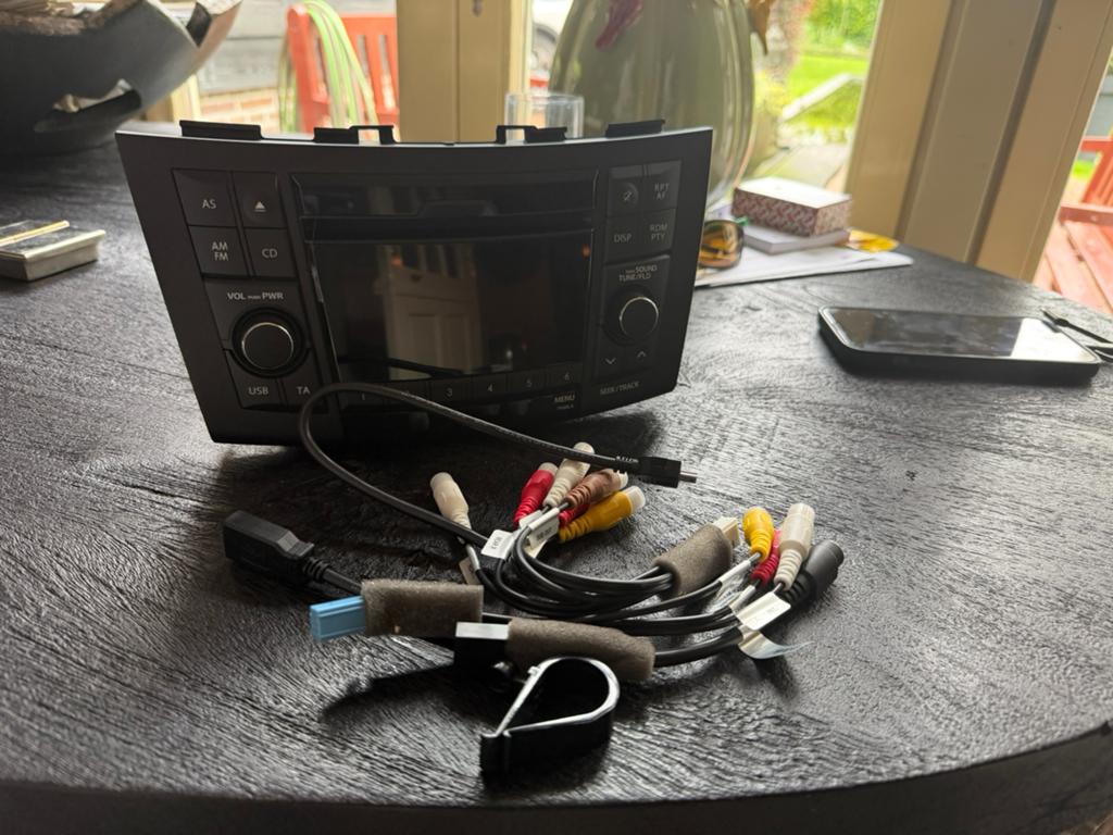 Autoradio met kabels - Zo goed als nieuw, Ophalen of Verzenden, Nieuw