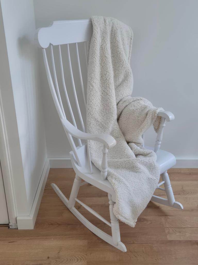 Witte schommelstoel - Klassiek en comfortabel, Wit, Ophalen of Verzenden, Eén, Klassiek, Landelijk