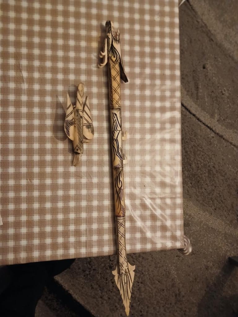Indonesische blaaspijp met pijltjes - decoratief object, Antiek en Kunst, Ophalen of Verzenden