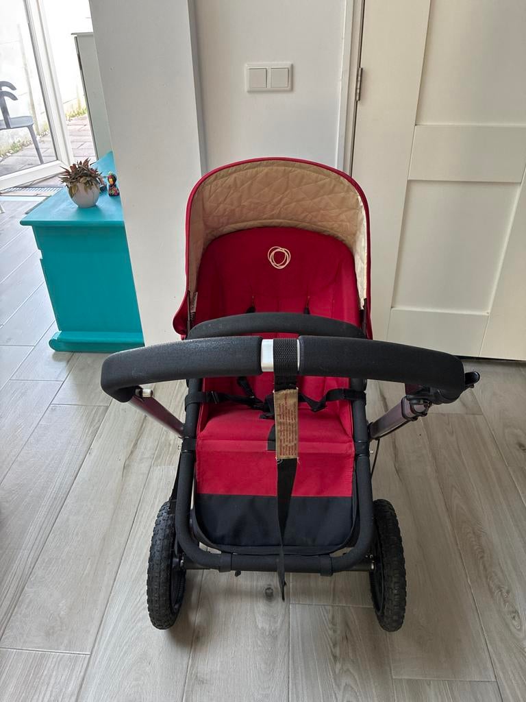 Bugaboo kinderwagen rood, Gebruikt, Bugaboo, Verstelbare duwstang, Ophalen