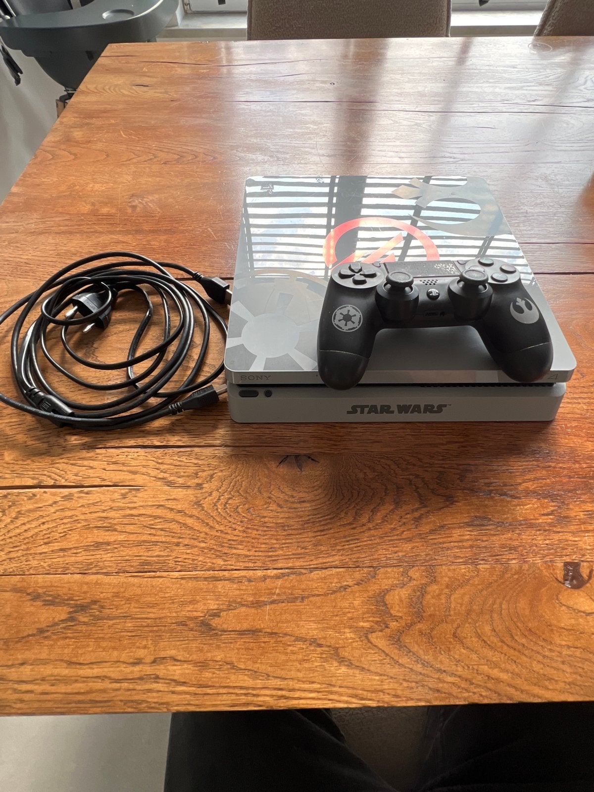 Special Edition PS4 STAR WARS met controller, Ophalen of Verzenden, Gebruikt, Met 1 controller