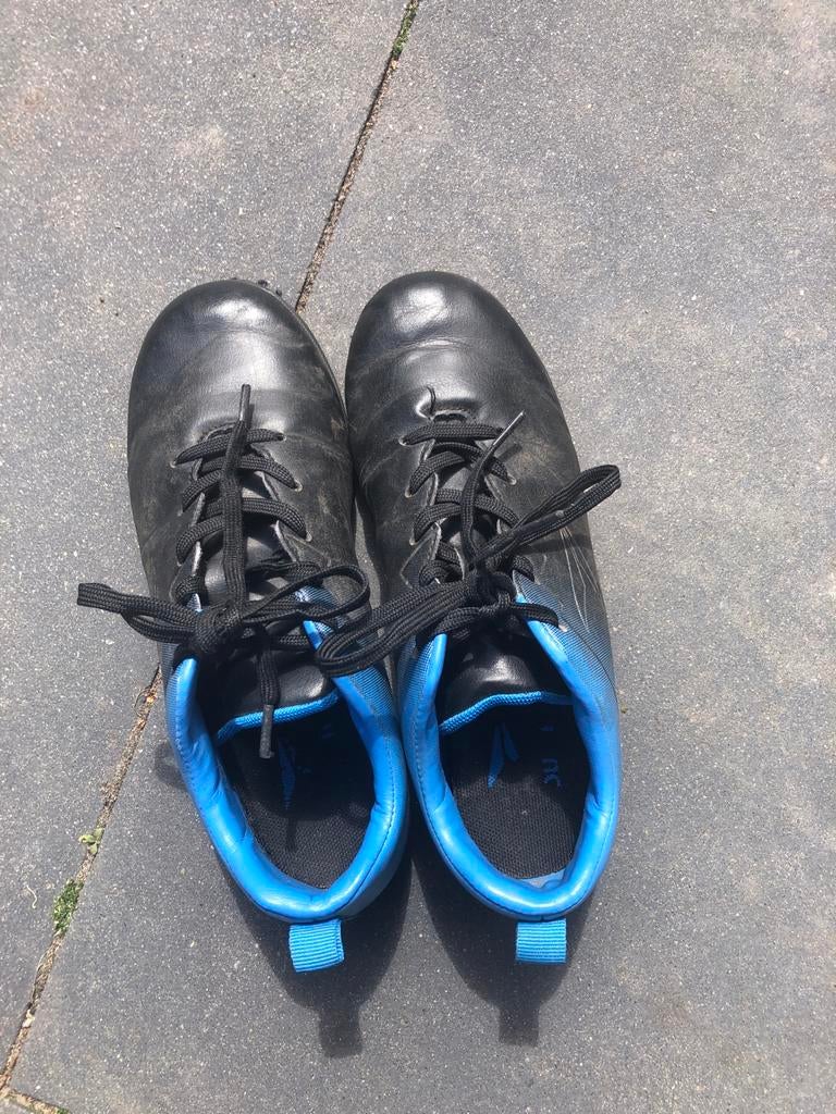 Voetbalschoenen zwart/blauw - Maat 35, Gebruikt, Maat XS of kleiner, Schoenen, Ophalen of Verzenden
