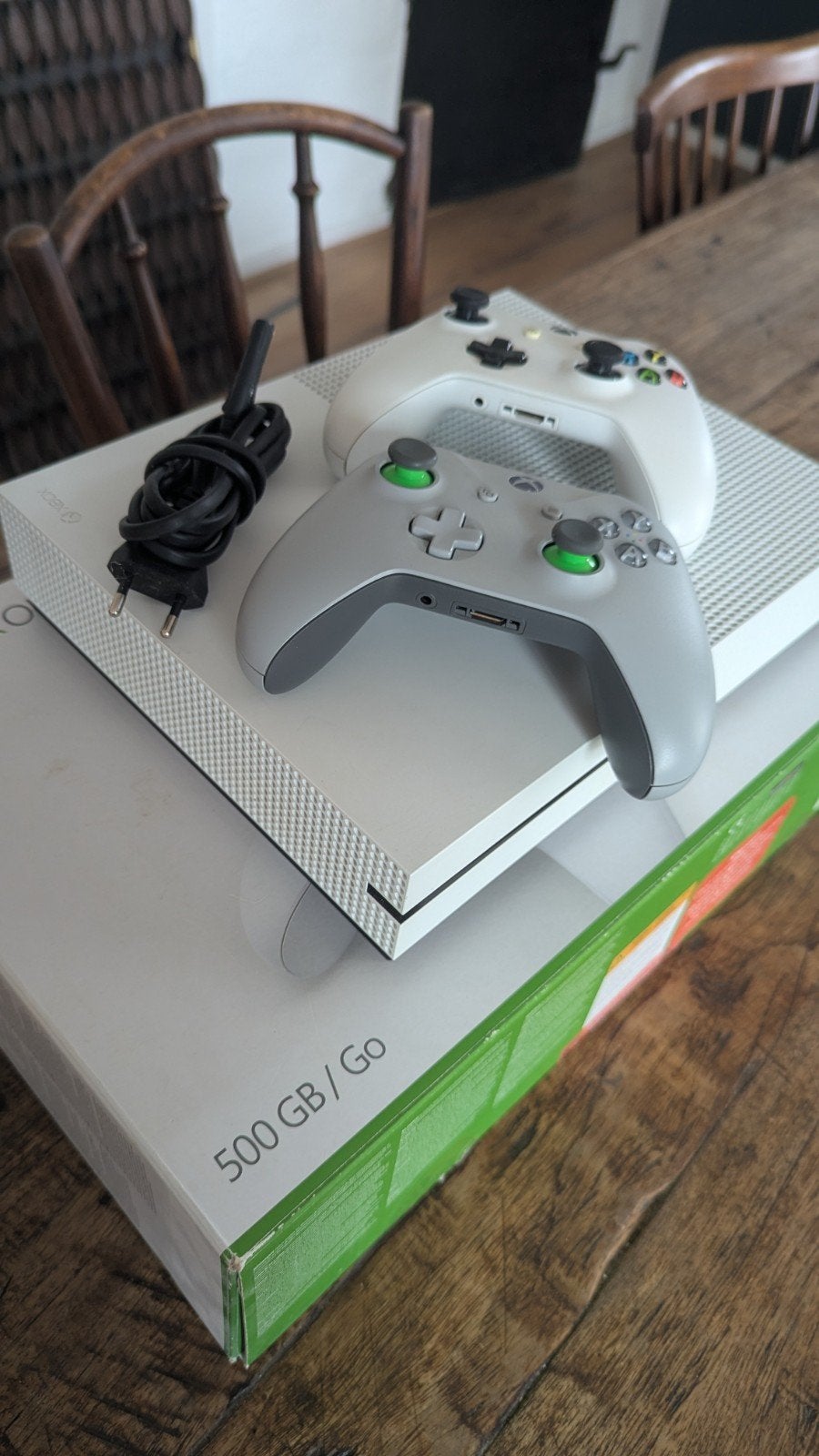 Xbox One S 500 GB met 2 controllers, 500 GB, Met 2 controllers, Xbox One S, Ophalen of Verzenden