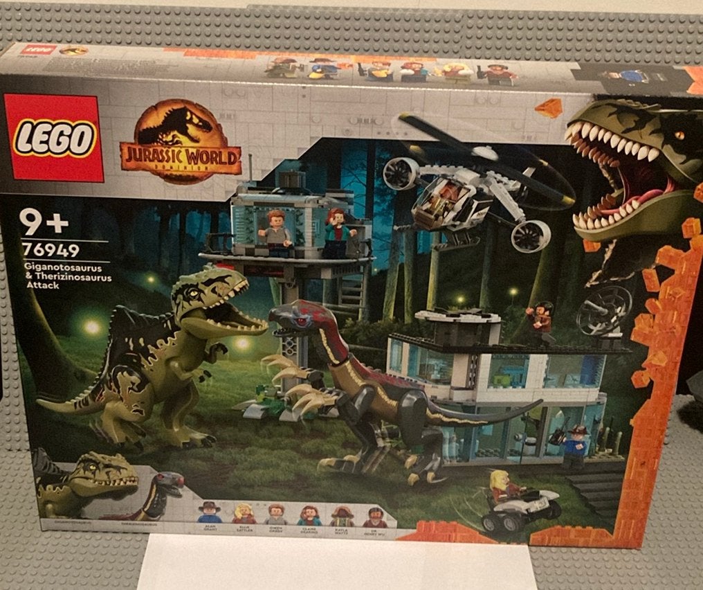 Lego 76949 Giganotosaurus & Therizinosaurus Attack, Ophalen of Verzenden, Zo goed als nieuw