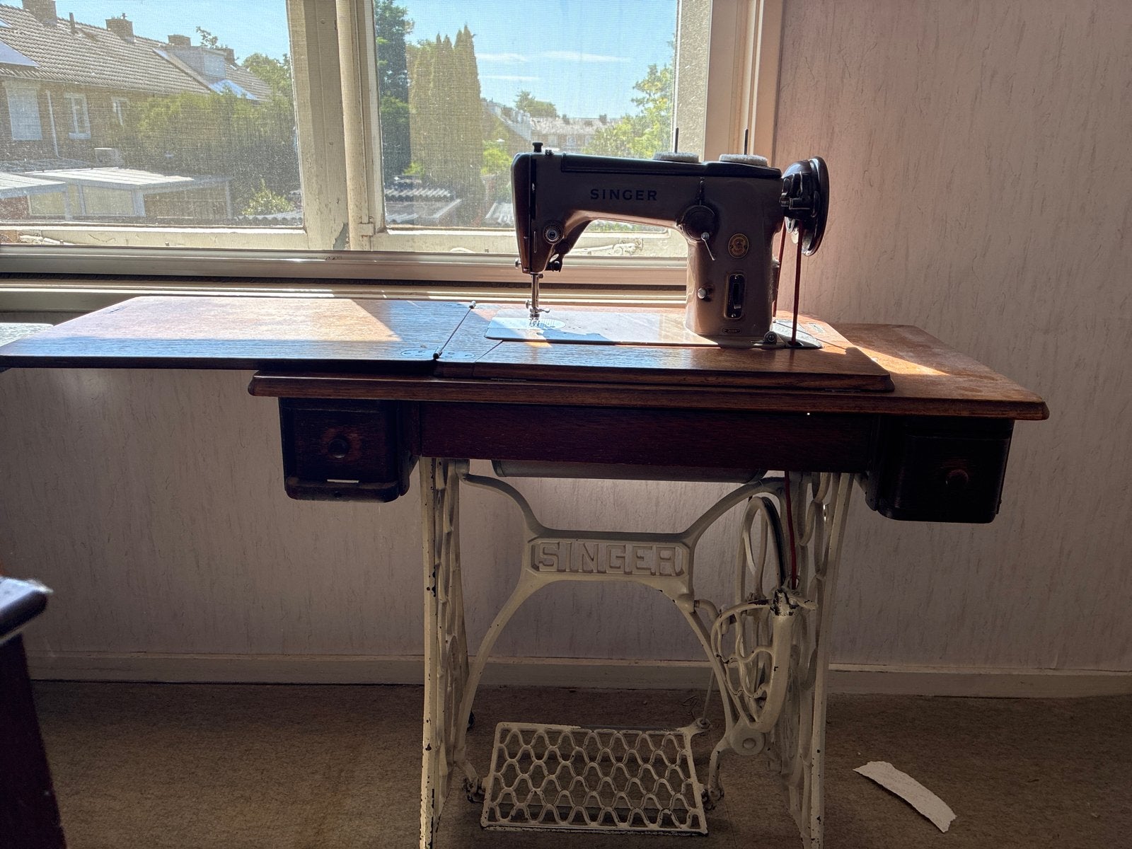 Vintage Singer Naaimachine met Tafel en Accessoires, Ophalen