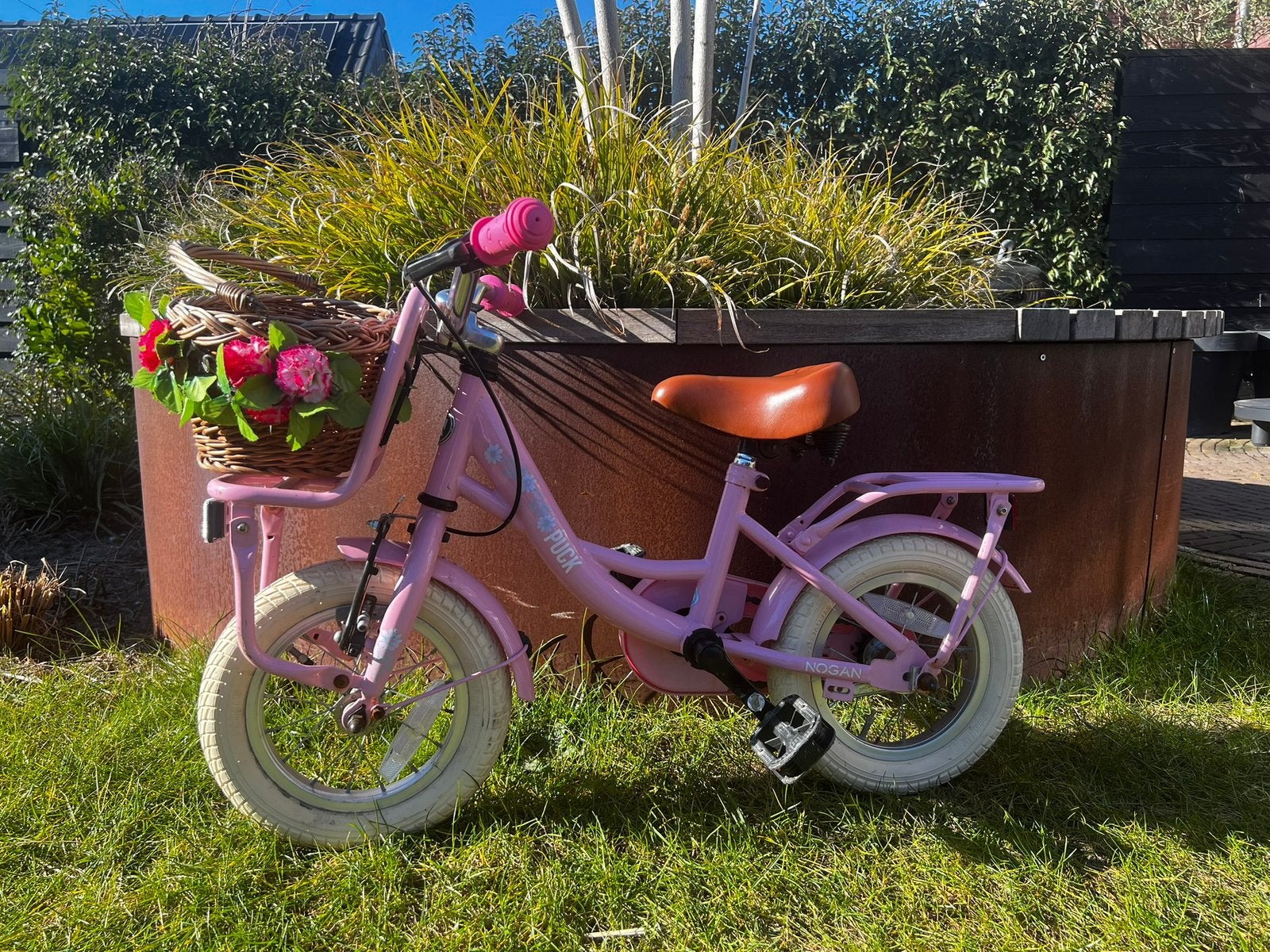 Nogan Puck kinderfiets 12 inch, Ophalen, Terugtraprem, Zijwieltjes, Gebruikt