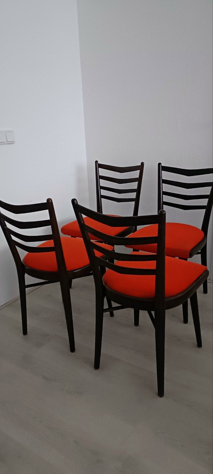Set van 4 vintage eetkamerstoelen met oranje bekleding, Huis en Inrichting, Stoelen, Ophalen