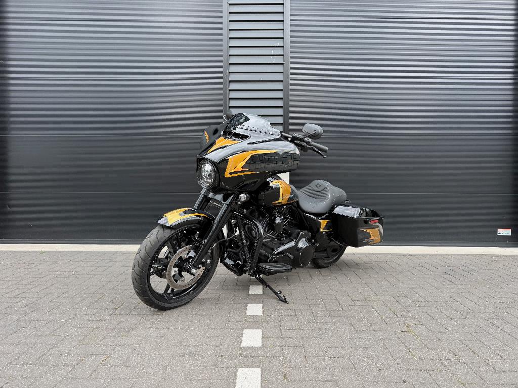 Harley Davidson street glide 2016 nieuwstaat custom garantie, Motoren, Occasion, Motorrijbewijs A, Meer dan 35 kW, Toermotor