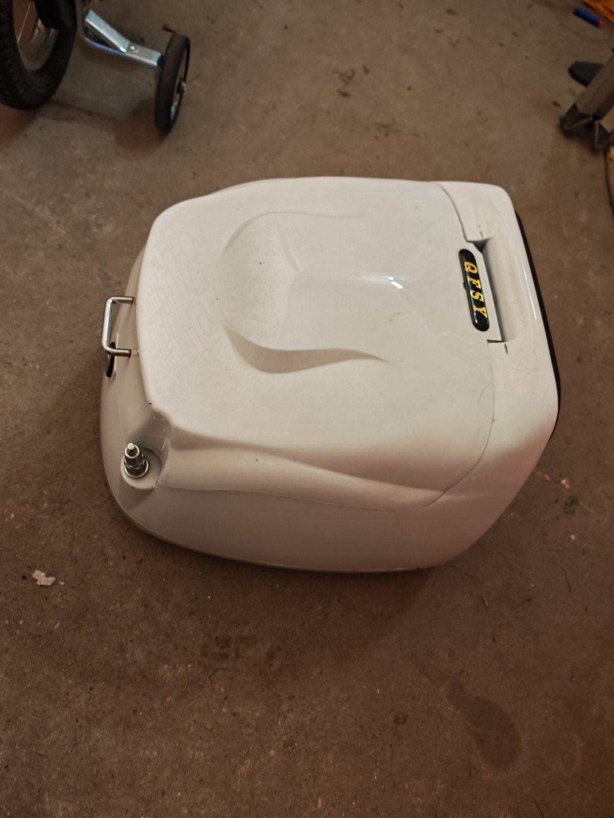 Witte scooter topkoffer - Gebruikt, Fietsen en Brommers, Ophalen, Gebruikt, Koffer, QFSY