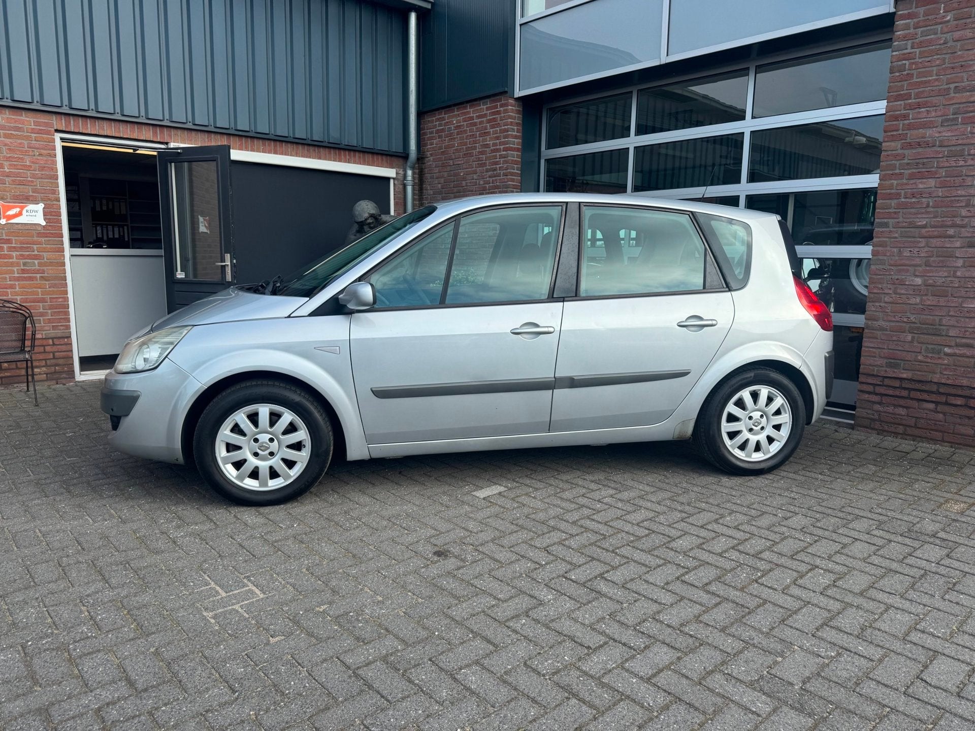 Renault Scénic 2.0-16V Expression Luxe | Automaat | Trekhaa, Auto's, Renault, 1998 cc, 135 pk, Origineel Nederlands, 650 kg