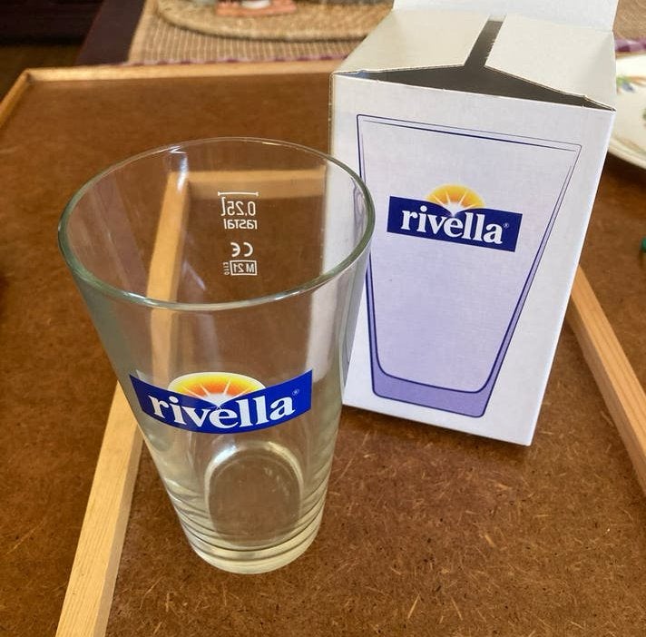 Rivella glas - Nieuw in doos, Nieuw, Ophalen of Verzenden, Meerkleurig, Overige merken