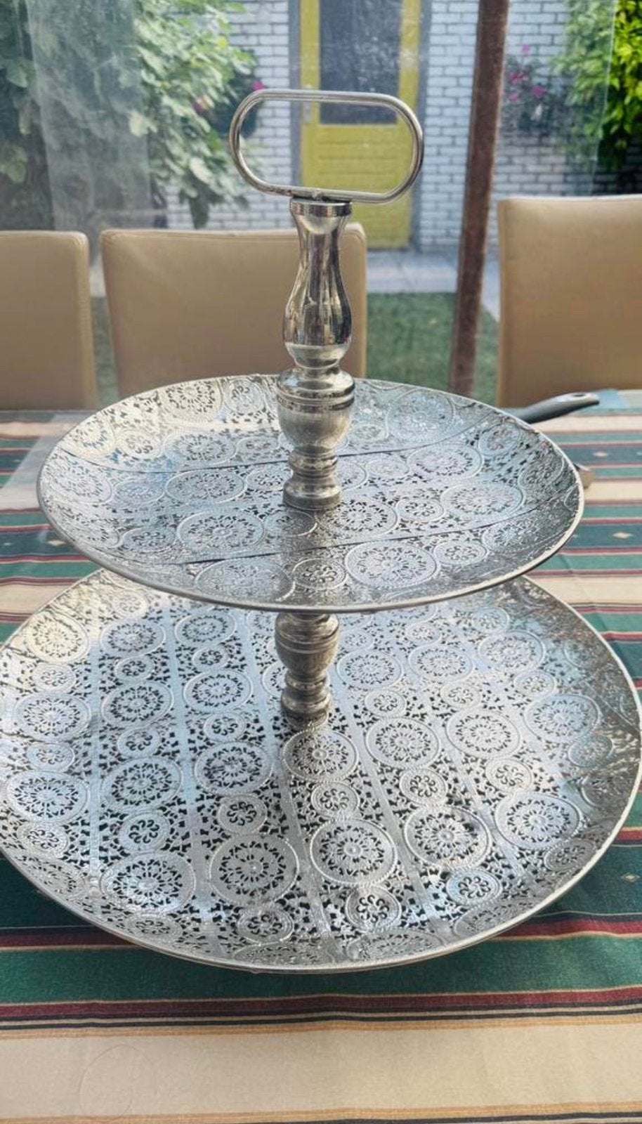 T.K.deze 2 lagen luxe,mooie grote zilveren etagere., Ophalen of Verzenden, Zo goed als nieuw