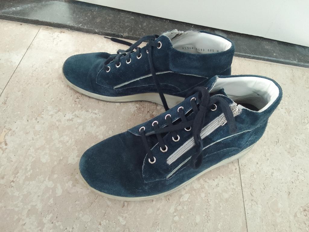 Durea suede schoenen  7,5 of 41, Kleding | Dames, Schoenen, Verzenden, Zo goed als nieuw, Schoenen met lage hakken
