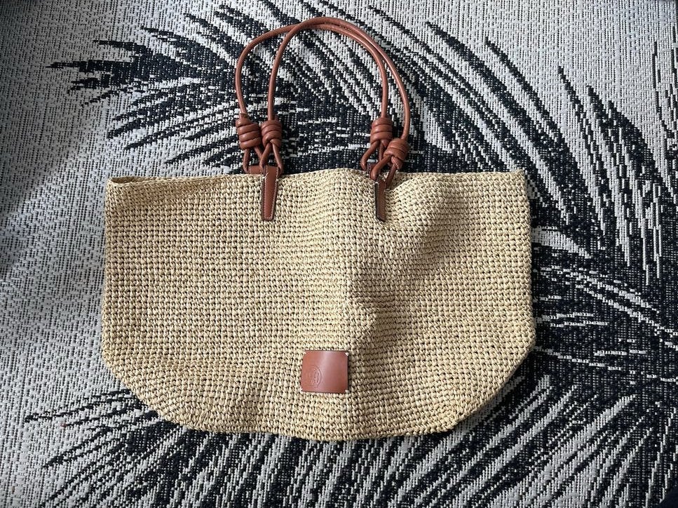 H&M Stro tas met faux leren details, Sieraden, Tassen en Uiterlijk, Tassen | Damestassen, Ophalen of Verzenden, Zo goed als nieuw
